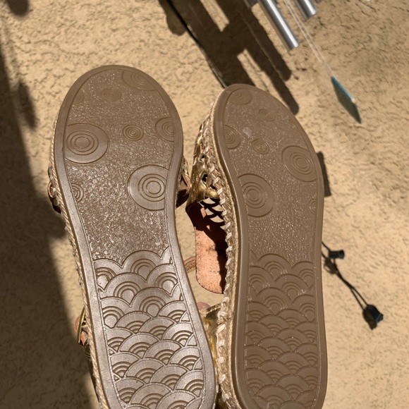 D’Arte Huarache metallic gold perforated espadrilles shoes size 24, US size 7 - Picture 14 of 16